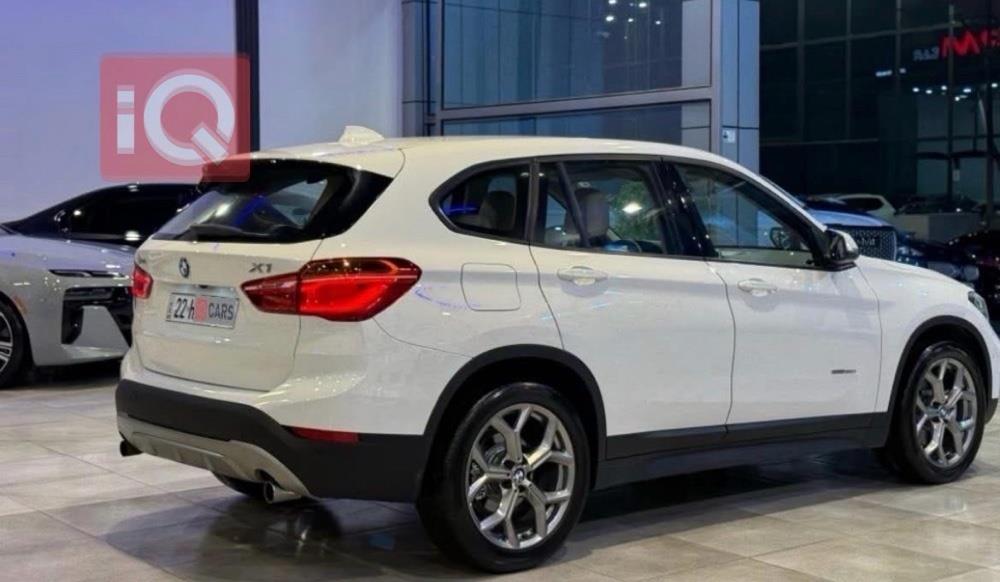 بی ئێم دەبڵیو X1